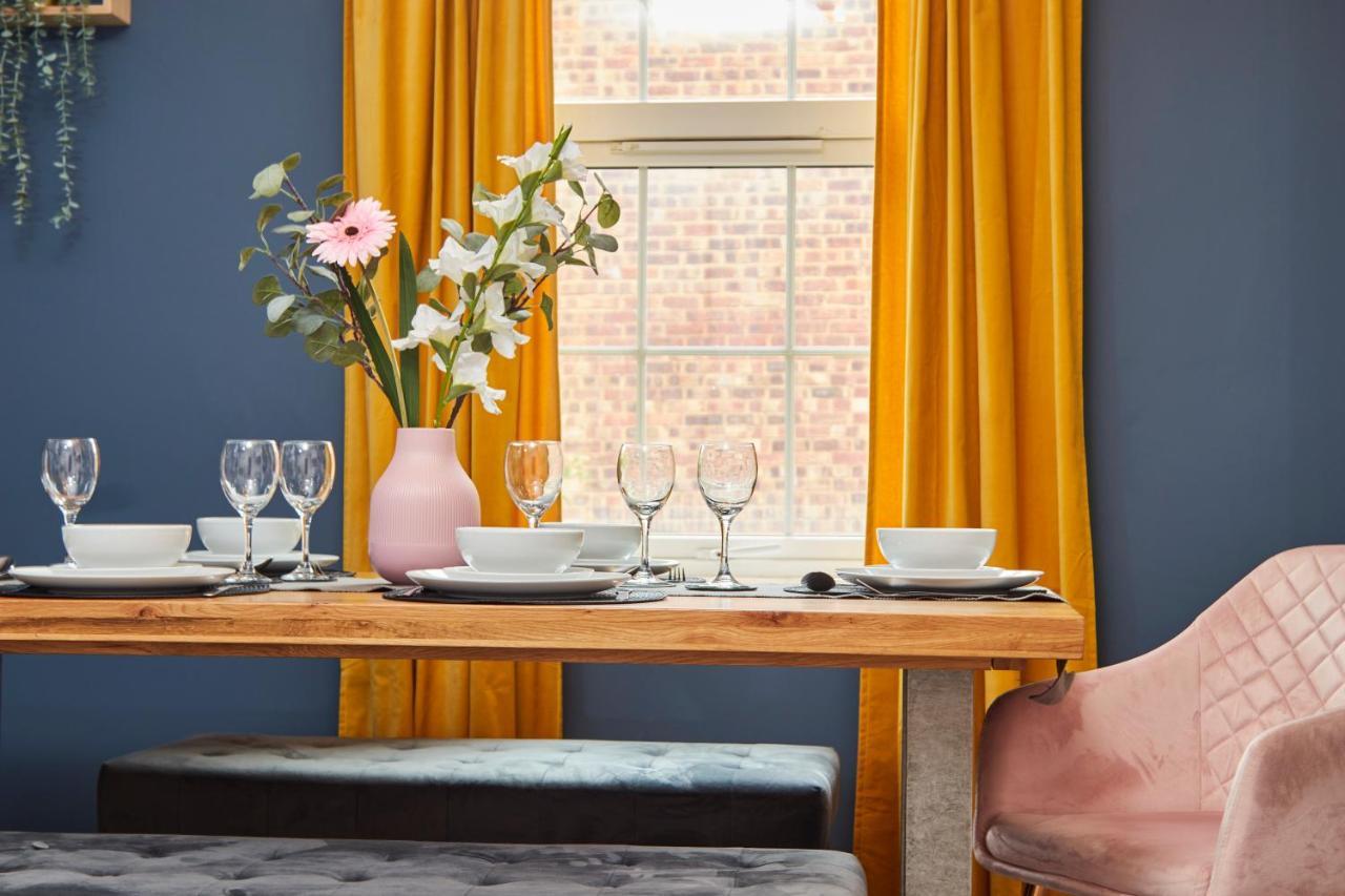 Fantastic Central Stratford Two Bedroom Apartment By Purestay Short Lets & Serviced Accommodation With Parking Stratford-upon-Avon Exterior photo