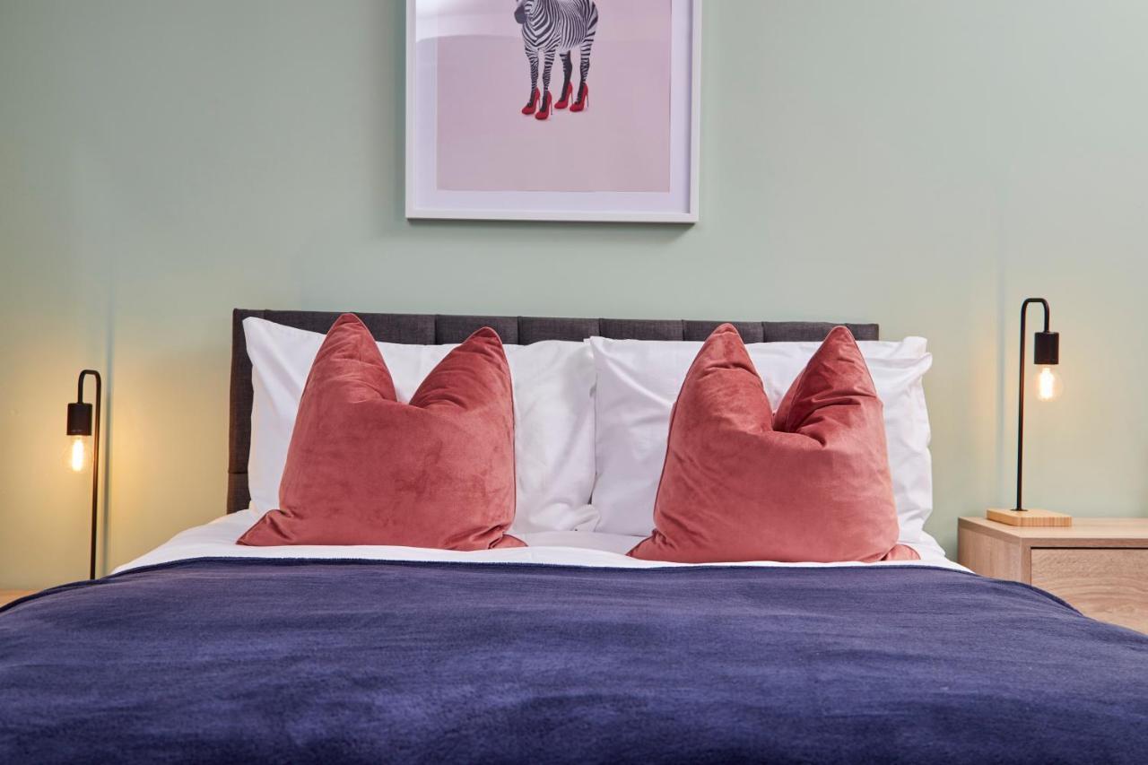 Fantastic Central Stratford Two Bedroom Apartment By Purestay Short Lets & Serviced Accommodation With Parking Stratford-upon-Avon Exterior photo