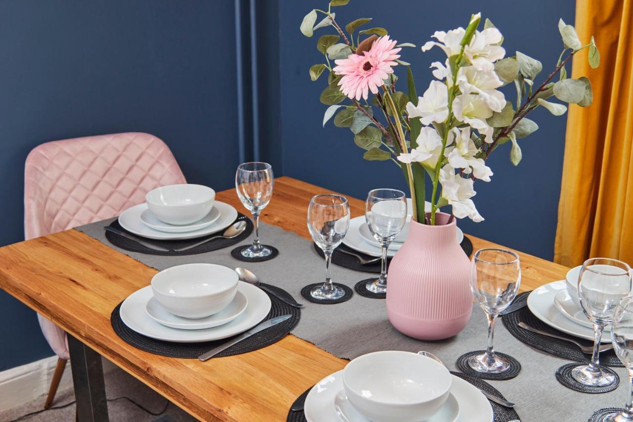 Fantastic Central Stratford Two Bedroom Apartment By Purestay Short Lets & Serviced Accommodation With Parking Stratford-upon-Avon Exterior photo