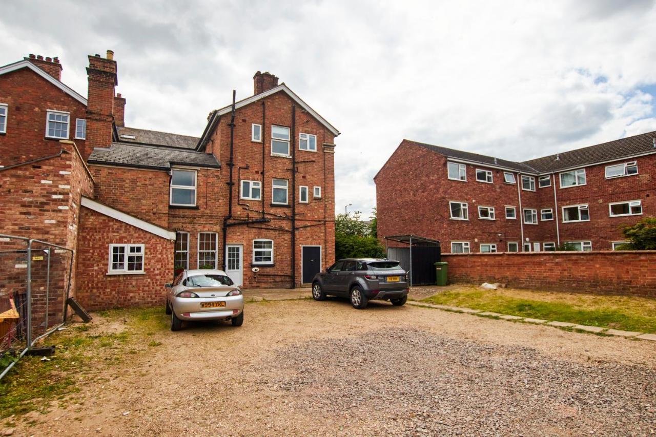 Fantastic Central Stratford Two Bedroom Apartment By Purestay Short Lets & Serviced Accommodation With Parking Stratford-upon-Avon Exterior photo